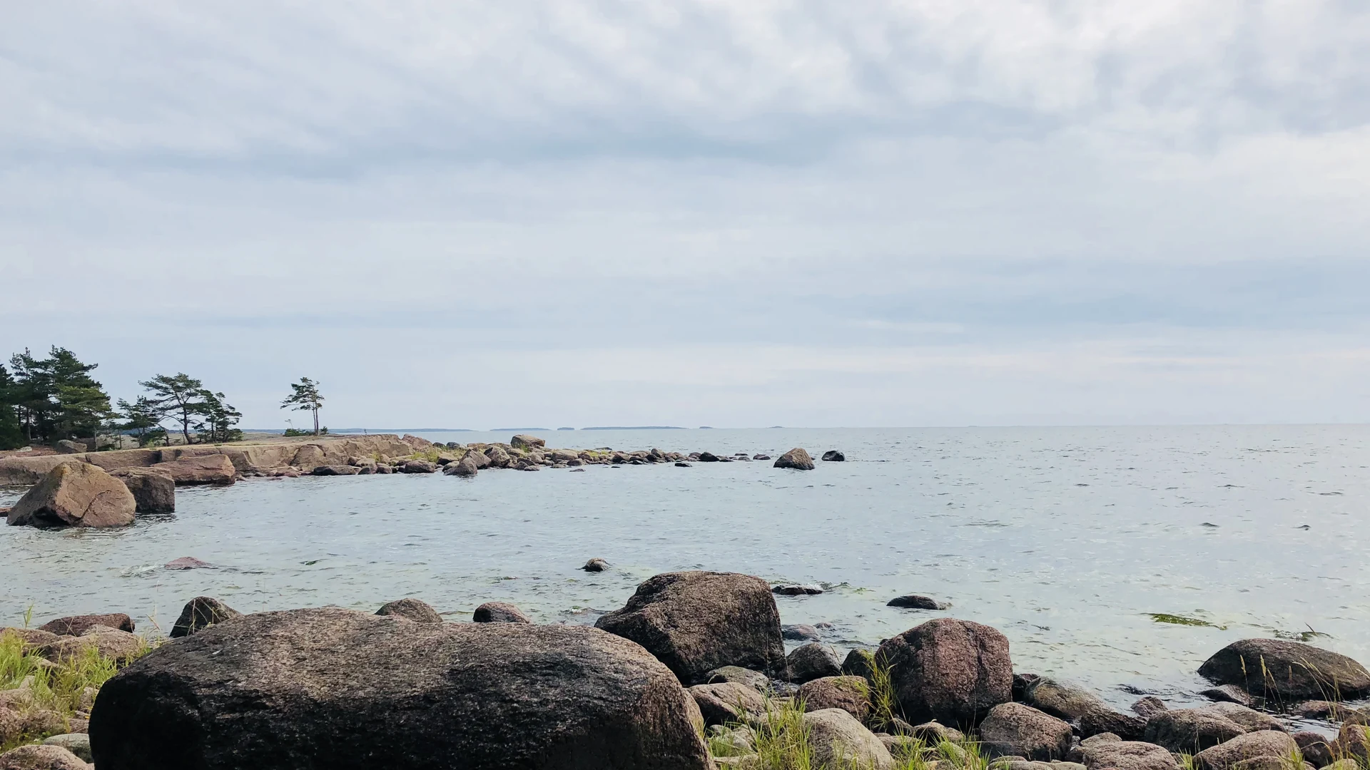 Sosiaalityön koulutus konsultointi — rauhallinen suomalainen ranta